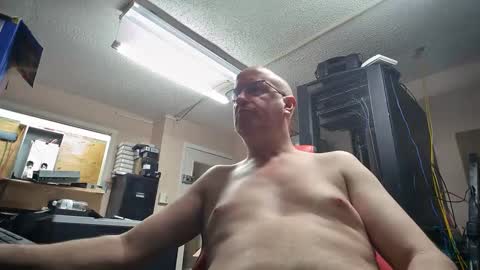 Snapshot of paulthehornyfurry chatting on December 2024 06:26:01 AM Paul online show from December 2024 06:26:01 AM