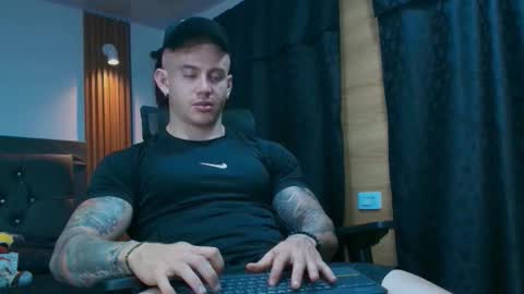 Snapshot of paulthompson_ chatting on March 2026 05:24:01 AM Paul online show from March 2026 05:24:01 AM