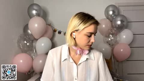 Lola online show from November 2025 03:45:02 PM