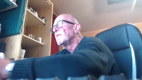 Snapshot of pc8474408 chatting on May 2026 01:05:01 PM pc8474408 online show from May 2026 01:05:01 PM