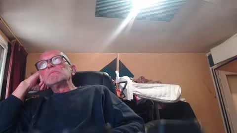 Snapshot of pc8474408 chatting on May 2026 03:52:01 PM pc8474408 online show from May 2026 03:52:01 PM