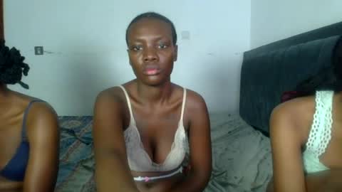 Snapshot of peach_ebonny chatting on June 2026 12:22:01 PM peach_ebonny online show from June 2026 12:22:01 PM
