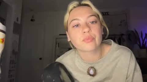 Snapshot of peachesncreampiezz chatting on June 2026 05:38:02 AM peachesncreampiezz online show from June 2026 05:38:02 AM