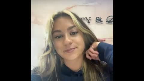 Snapshot of peachesncreampiezz chatting on June 2026 06:02:01 PM peachesncreampiezz online show from June 2026 06:02:01 PM