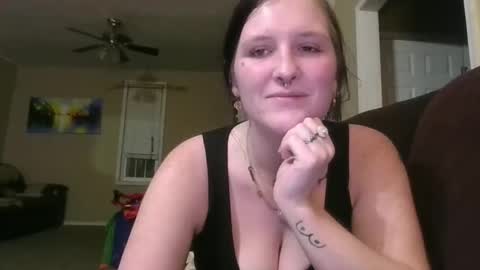 Snapshot of peachesxcreme chatting on October 2025 04:31:02 AM peachesxcreme online show from October 2025 04:31:02 AM