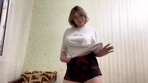 Molly online show from June 2026 06:09:02 PM