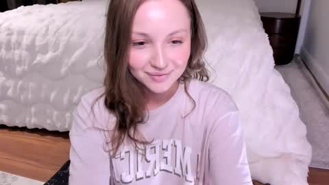 Snapshot of peachvibes chatting on October 2025 02:42:02 AM Lili online show from October 2025 02:42:02 AM