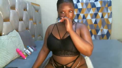 Snapshot of peachygirl255 chatting on May 2026 11:24:01 PM Peachy online show from May 2026 11:24:01 PM
