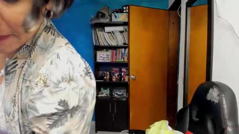 Snapshot of peanut_tangerine chatting on October 2025 11:24:02 PM Tangerine Penaut online show from October 2025 11:24:02 PM