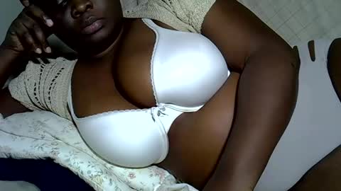 Snapshot of pearl_33 chatting on November 2025 05:02:01 PM Keci online show from November 2025 05:02:01 PM