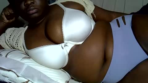 Snapshot of pearl_33 chatting on November 2025 08:01:02 AM Keci online show from November 2025 08:01:02 AM