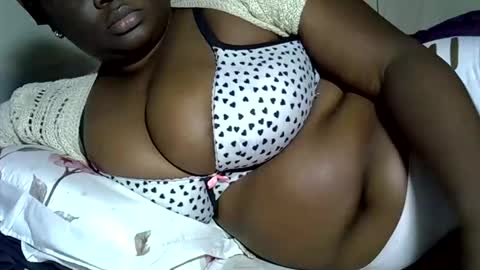 Snapshot of pearl_33 chatting on November 2025 01:22:01 PM Keci online show from November 2025 01:22:01 PM