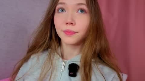 pearly_peach_ online show from April 2026 05:03:01 PM