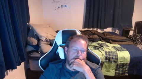 pecker40 online show from December 2024 10:02:02 PM