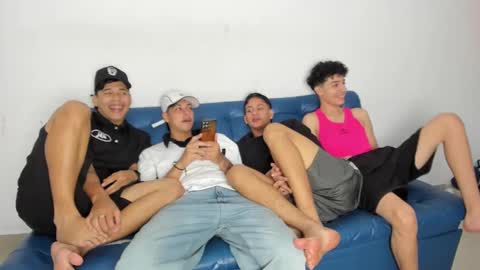 Snapshot of pelusos_mens chatting on December 2024 03:41:01 AM CAIN-19 ALLEN-18 RONALD-18 AUSTIN-18 MOD DANTE online show from December 2024 03:41:01 AM