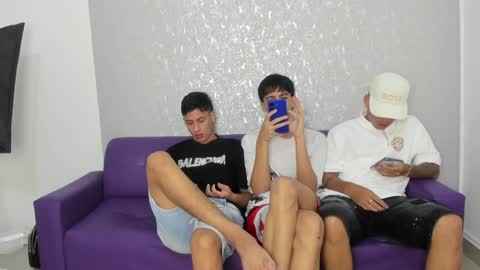 Snapshot of pelusos_mens chatting on December 2024 08:27:01 PM CAIN-19 ALLEN-18 RONALD-18 AUSTIN-18 MOD DANTE online show from December 2024 08:27:01 PM
