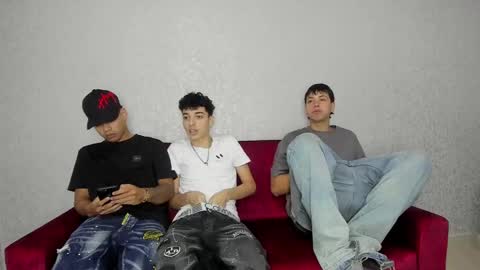 Snapshot of pelusos_mens chatting on December 2024 03:38:02 AM CAIN-19 ALLEN-18 RONALD-18 AUSTIN-18 MOD DANTE online show from December 2024 03:38:02 AM