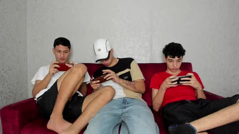 Snapshot of pelusos_mens chatting on December 2024 03:26:02 AM CAIN-19 ALLEN-18 RONALD-18 AUSTIN-18 MOD DANTE online show from December 2024 03:26:02 AM