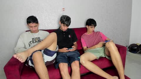 Snapshot of pelusos_mens chatting on January 2025 08:48:02 PM CAIN-19 ALLEN-18 RONALD-18 AUSTIN-18 MOD DANTE online show from January 2025 08:48:02 PM