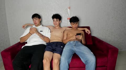 Snapshot of pelusos_mens chatting on January 2025 03:35:01 AM CAIN-19 ALLEN-18 RONALD-18 AUSTIN-18 MOD DANTE online show from January 2025 03:35:01 AM