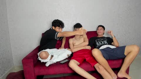 Snapshot of pelusos_mens chatting on January 2025 08:50:01 PM CAIN-19 ALLEN-18 RONALD-18 AUSTIN-18 MOD DANTE online show from January 2025 08:50:01 PM