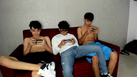 Snapshot of pelusos_mens chatting on January 2025 08:37:02 PM CAIN-19 ALLEN-18 RONALD-18 AUSTIN-18 MOD DANTE online show from January 2025 08:37:02 PM