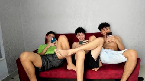 Snapshot of pelusos_mens chatting on January 2025 03:34:02 AM CAIN-19 ALLEN-18 RONALD-18 AUSTIN-18 MOD DANTE online show from January 2025 03:34:02 AM