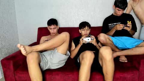 Snapshot of pelusos_mens chatting on January 2025 11:45:02 PM CAIN-19 ALLEN-18 RONALD-18 AUSTIN-18 MOD DANTE online show from January 2025 11:45:02 PM