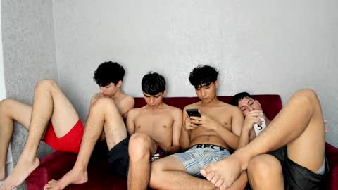 Snapshot of pelusos_mens chatting on January 2025 11:45:01 PM CAIN-19 ALLEN-18 RONALD-18 AUSTIN-18 MOD DANTE online show from January 2025 11:45:01 PM
