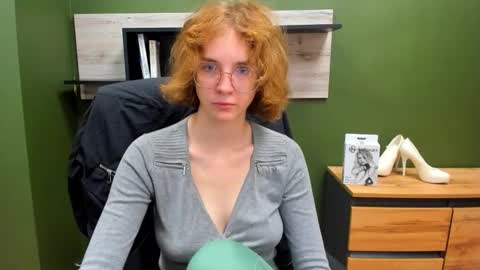 Snapshot of penny_lust chatting on September 2025 06:24:02 AM Penny online show from September 2025 06:24:02 AM