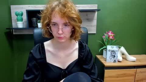Snapshot of penny_lust chatting on September 2025 06:39:01 AM Penny online show from September 2025 06:39:01 AM
