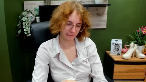 Snapshot of penny_lust chatting on October 2025 06:25:02 AM Penny online show from October 2025 06:25:02 AM