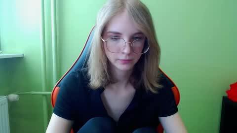 Snapshot of penny_lust chatting on March 2026 07:35:01 AM Penny online show from March 2026 07:35:01 AM