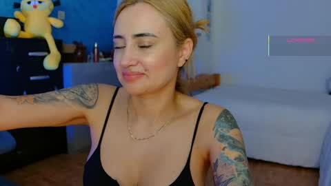 Snapshot of pennyy__ chatting on May 2026 10:29:02 PM Hi Im Penelope better vibrations 1111 online show from May 2026 10:29:02 PM