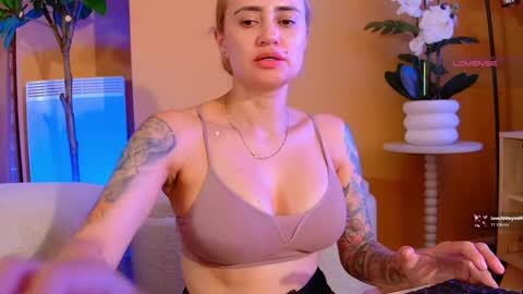 Snapshot of pennyy__ chatting on May 2026 09:34:02 PM Hi Im Penelope better vibrations 1111 online show from May 2026 09:34:02 PM