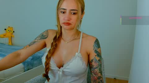 Snapshot of pennyy__ chatting on June 2026 09:55:02 AM Hi Im Penelope better vibrations 1111 online show from June 2026 09:55:02 AM