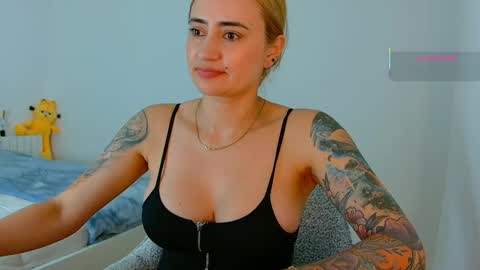 Snapshot of pennyy__ chatting on June 2026 10:01:02 PM Hi Im Penelope better vibrations 1111 online show from June 2026 10:01:02 PM