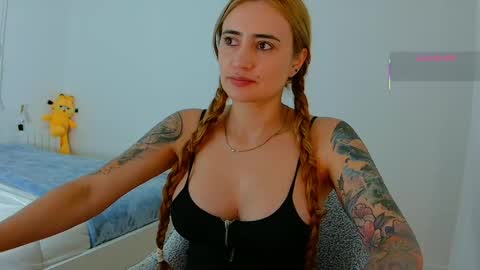 Snapshot of pennyy__ chatting on June 2026 10:07:01 AM Hi Im Penelope better vibrations 1111 online show from June 2026 10:07:01 AM
