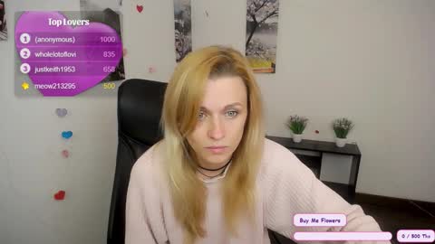 Mia online show from October 2025 07:07:02 AM