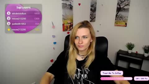 Mia online show from October 2025 06:03:02 AM