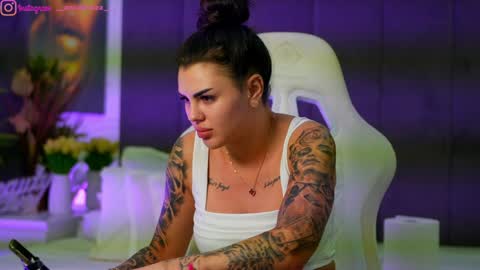 Dee online show from November 2025 06:52:02 PM