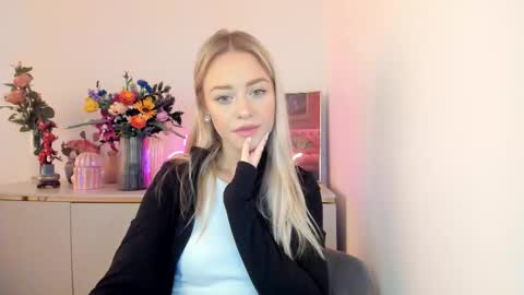 Cindy online show from October 2025 05:37:01 AM