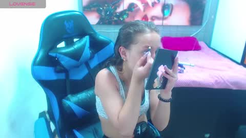 Snapshot of perla_purpura chatting on September 2025 01:00:02 PM perla online show from September 2025 01:00:02 PM
