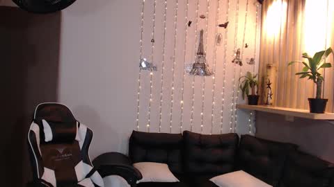 Snapshot of perla_st chatting on February 2025 06:15:02 PM Perla online show from February 2025 06:15:02 PM