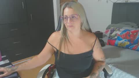Snapshot of perlagoloza05 chatting on February 2025 01:41:02 AM goloza online show from February 2025 01:41:02 AM