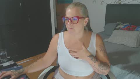 Snapshot of perlagoloza05 chatting on February 2025 01:10:01 AM goloza online show from February 2025 01:10:01 AM