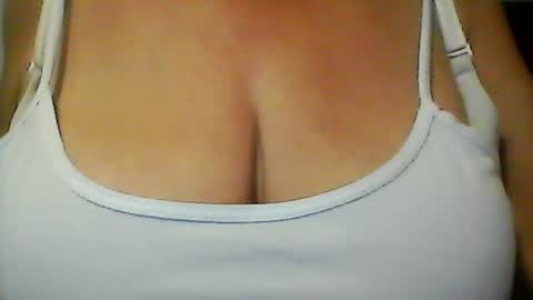 Snapshot of perlita070822 chatting on June 2026 04:37:01 AM perlita070822 online show from June 2026 04:37:01 AM