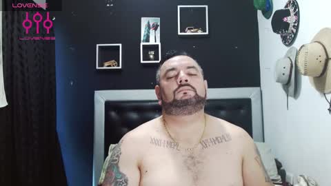 Snapshot of perverseveteranmanxxx chatting on December 2024 08:01:02 PM Carlos online show from December 2024 08:01:02 PM