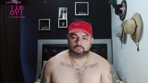 Snapshot of perverseveteranmanxxx chatting on December 2024 08:18:01 PM Carlos online show from December 2024 08:18:01 PM