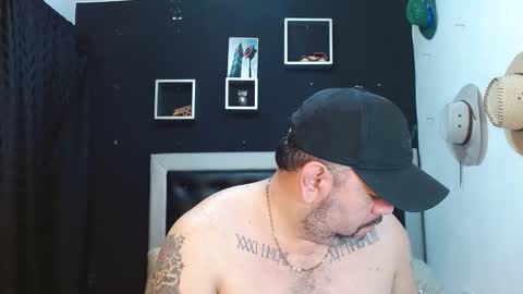 Snapshot of perverseveteranmanxxx chatting on January 2025 02:00:01 PM Carlos online show from January 2025 02:00:01 PM